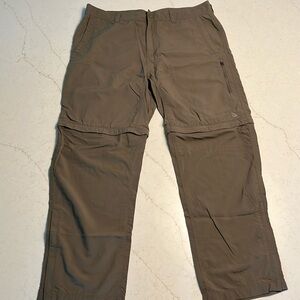 The North Face Men’s zipper convertible pants shorts